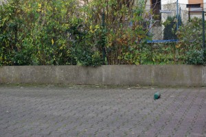 Ein Dummy liegt auf dem Boden 